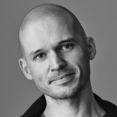 Psykolog, ph.d. i psykiatri, forfatter og forsker. Anders Sørensen bringer en sjælden kombination af klinisk erfaring og forskningsbaseret viden ind i undervisningen på Tobias-Skolen, hvor han inspirerer de studerende med indsigt i psykoterapi, selvregulering og menneskelig udvikling.