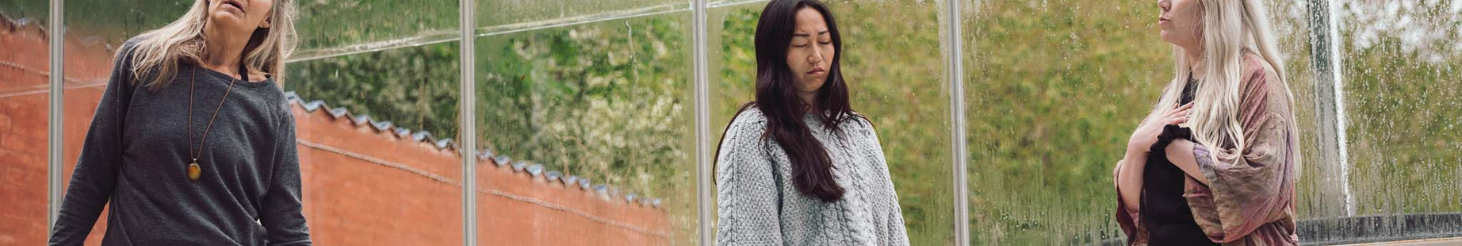 Se Tobias-skolens retræter og kurser. Fordybende forløb med fokus på personlig udvikling, nærvær og krop-sind-arbejde – relevant for både psykoterapeutuddannelse og kropsterapeutisk praksis.